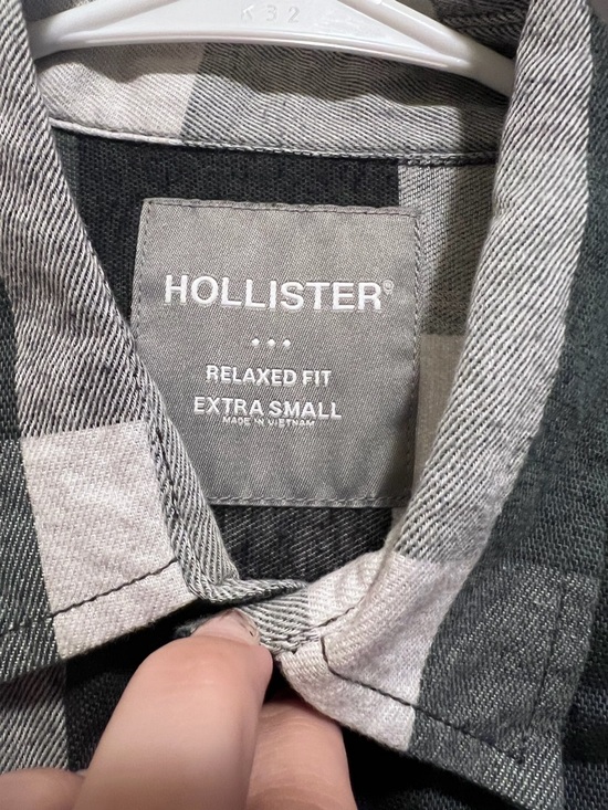 Hollister Men’s Flannel - Picture 2 of 2
